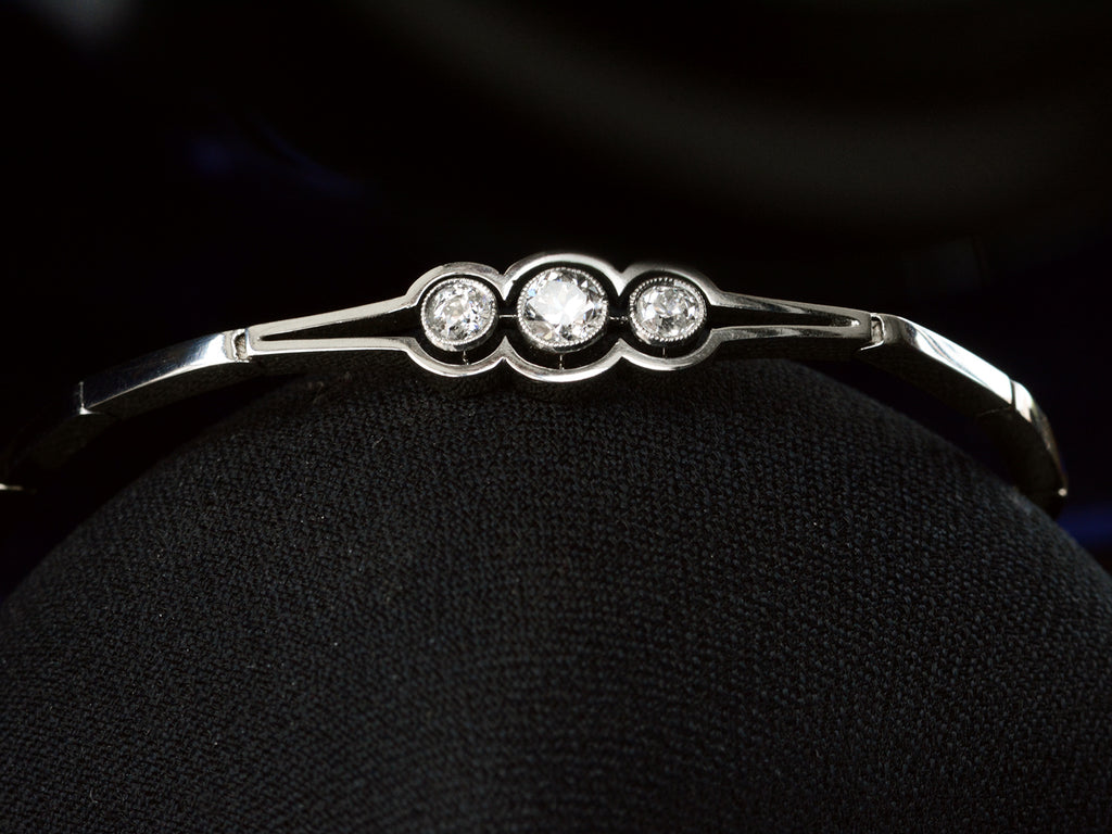 c1910 Three Diamond Bracelet (diamond detail view)