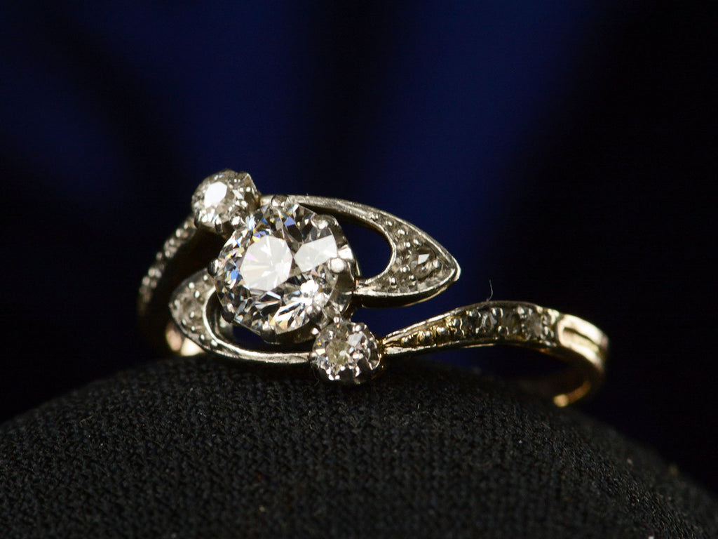 c1900 Nouveau Diamond Ring (side view)