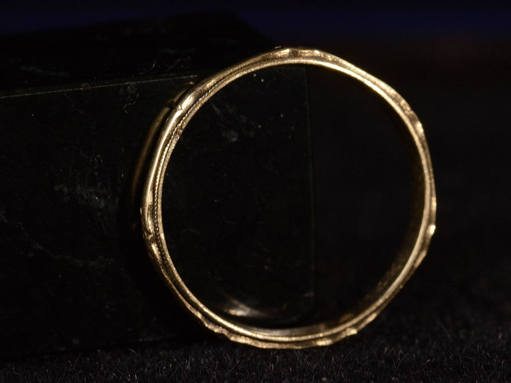 c1940 Decorated 14K Band (profile view)