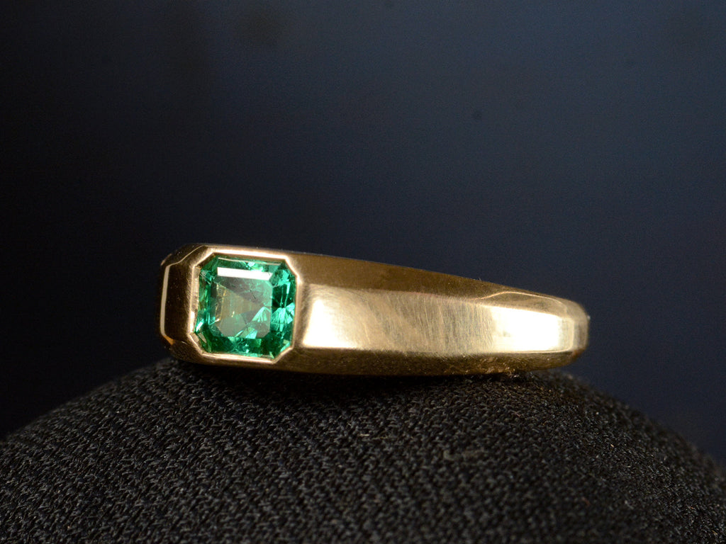 EB Modern Emerald Signet Ring (side view)