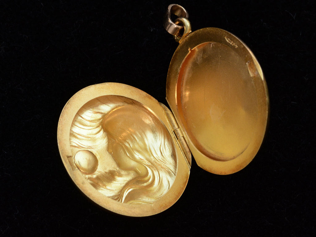c1910 Art Nouveau Yellow Gold Locket (shown open on black background)