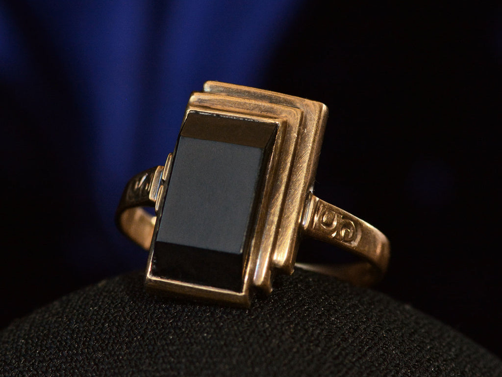 c1920 Deco Onyx Ring (side view)