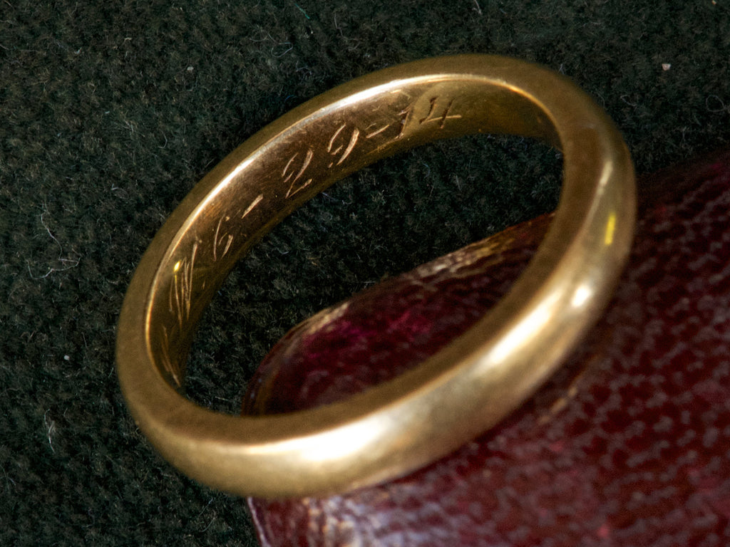 1914 18K Wedding Band (side view)