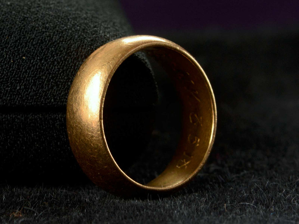 1917 6.7mm 22K Gold Band (side view)