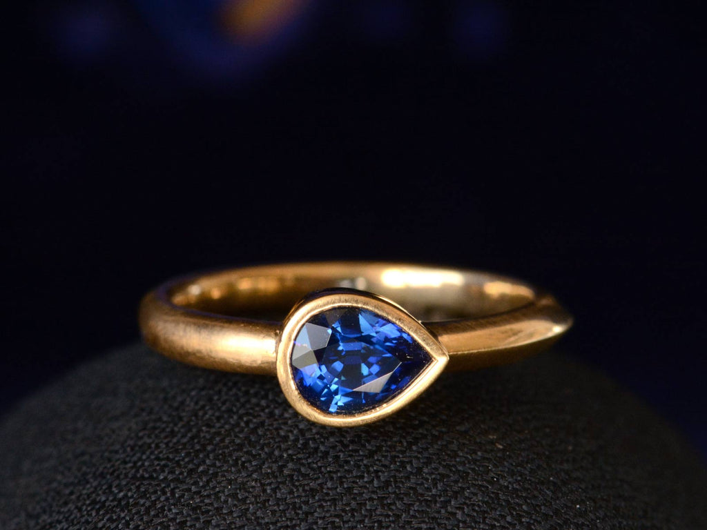 EB Sapphire Pear Ring (detail view)