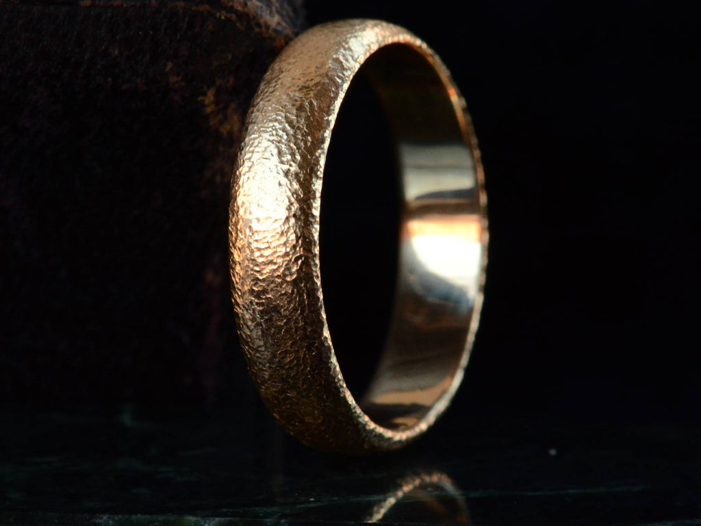 EB Hammered 4.2mm Band (side view)
