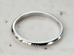 thumbnail of EB 1.8mm Platinum Knife Edge Band (inside detail view)