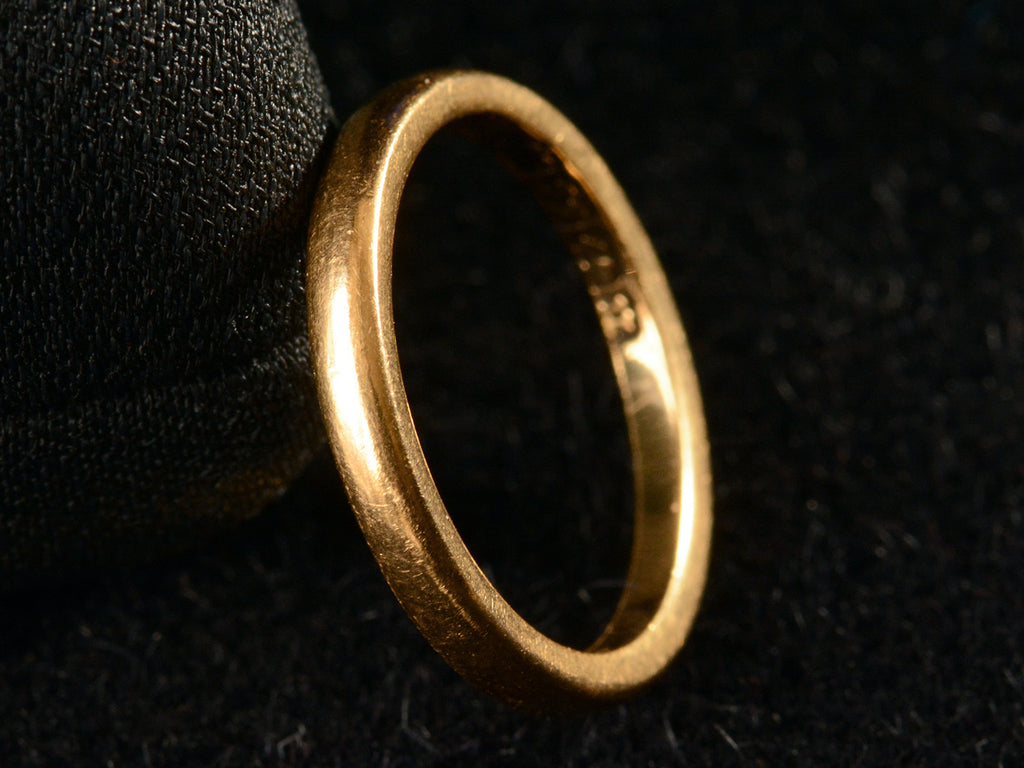 1886 Rounded 22K Band (side view)