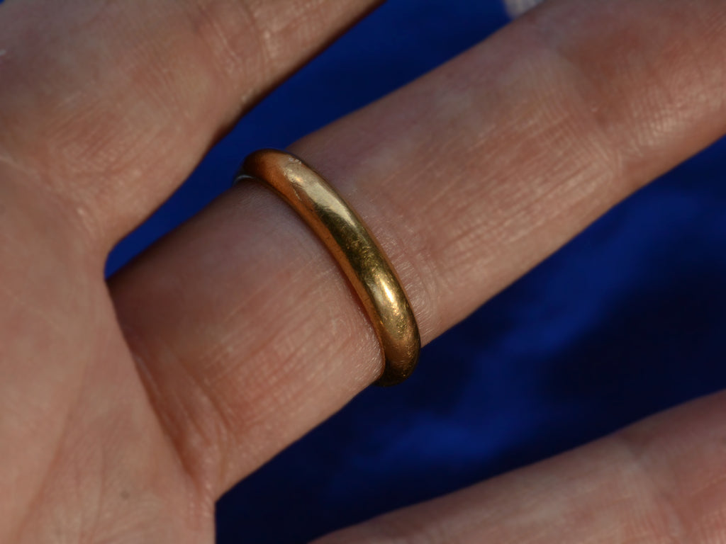 c1950 4.0mm 18K Yellow Gold Wedding Band (on finger for scale)