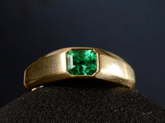 thumbnail of EB Modern Emerald Signet Ring (emerald detail view)