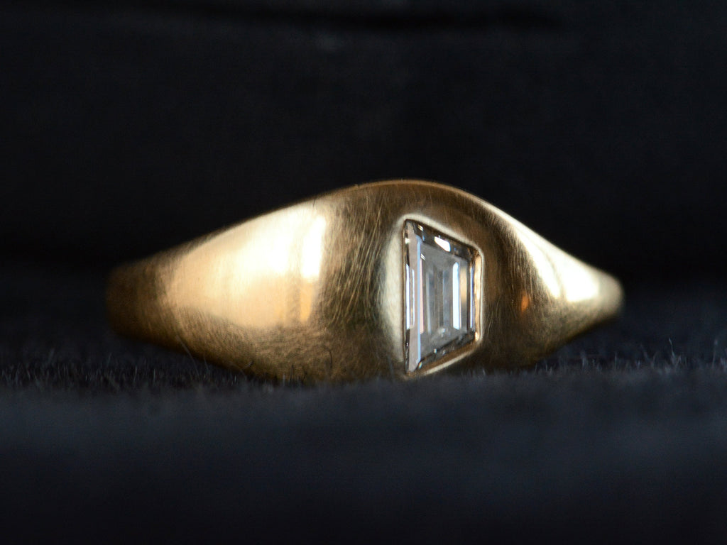 EB 0.29ct Trapezoid Ring (side view)