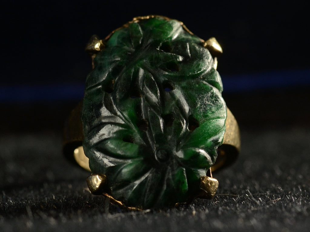 c1920 Carved Jade Ring in Yellow Gold (front detail view)