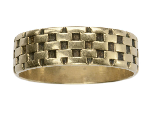 c1950 Link Pattern Gold Wedding Band (on white background)