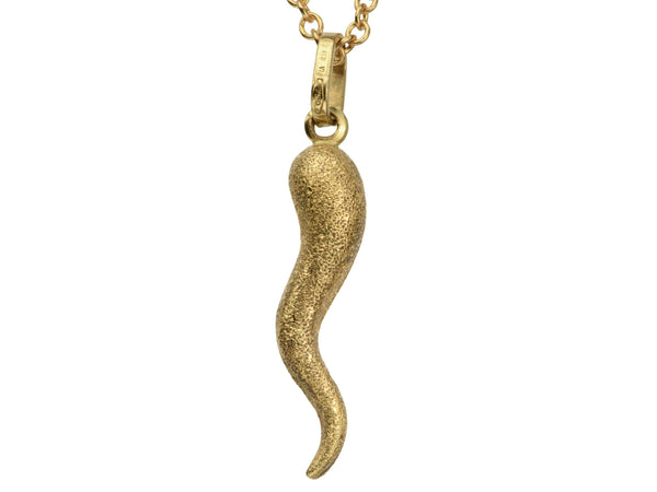 Vintage textured gold Italian cornicello charm on chain, with markings on the bale reading "860 VI 750". On white background.