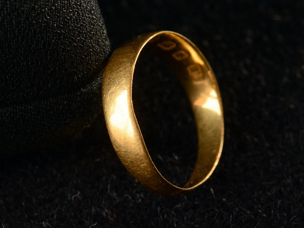 1878 Tapered 22K Band (side view)