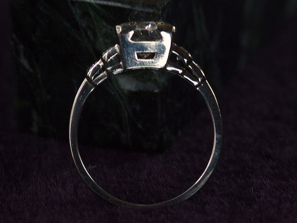 1930s Deco 1.40ct Diamond Ring (profile view)