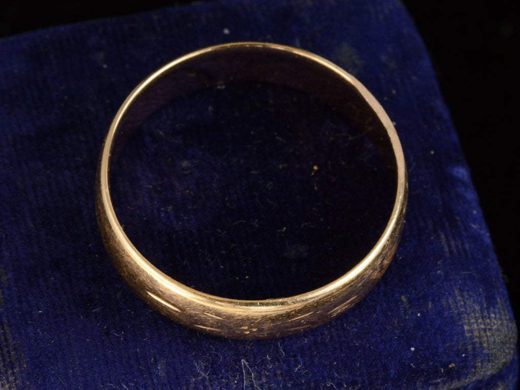c1970 Decorated 18K Band