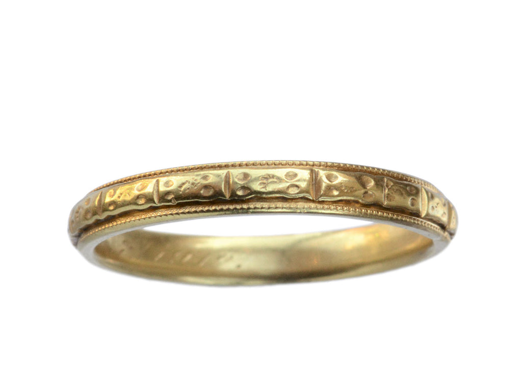 1919 Decorated 18K Band (on white background)