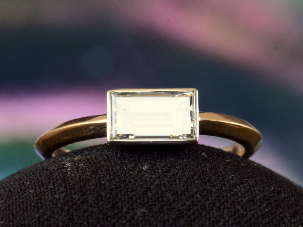 EB 0.97ct Rectangular Diamond Ring (detail)