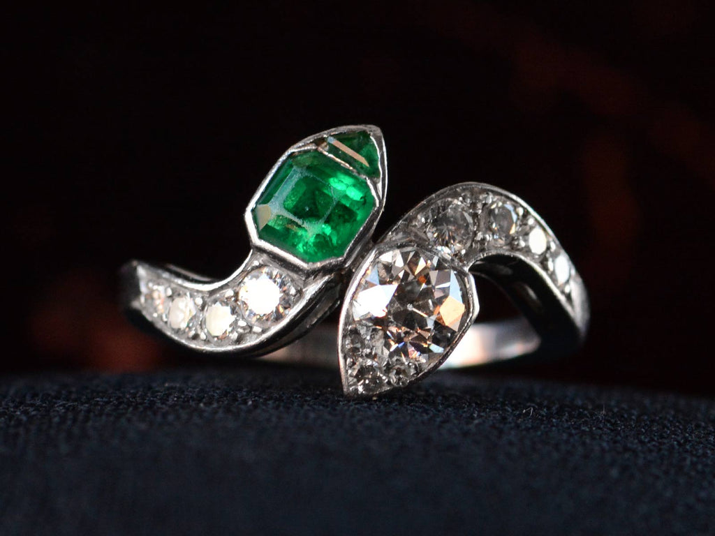 1920s Deco Emerald & Diamond Ring