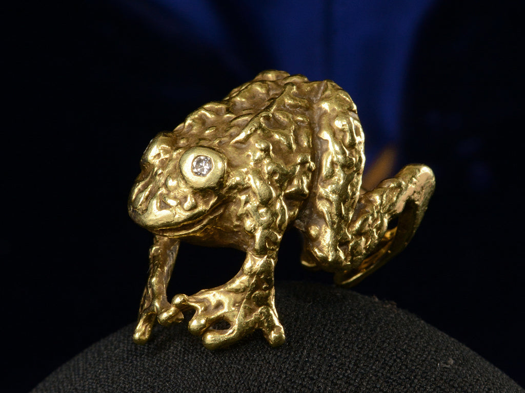 1970s Erwin Pearl Frog Ring (side view)